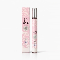 Perfumy damskie Yara Lattafa 35 ml w estetycznym opakowaniu, prezentowane na minimalistycznym tle, podkreślającym ich s