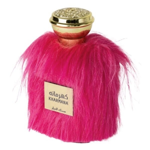 Flakon perfum Kharmana Wadi Al Khaleej 100ml na tle orientalnych przypraw i nut drzewnych