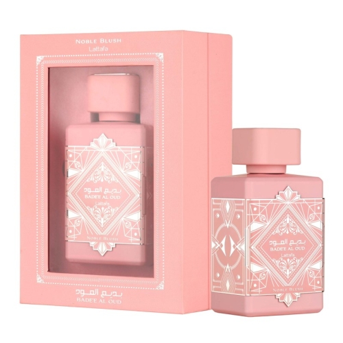 Eleganckie opakowanie perfum Badee Al Oud Noble Blush z nutami drzewa sandałowego, wanilii i piżma.
