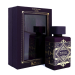 Perfumy unisex Badee Al Oud Amethyst Lattafa 100 ml na eleganckim stole, otoczone dekoracyjnymi akcesoriami, które podkr